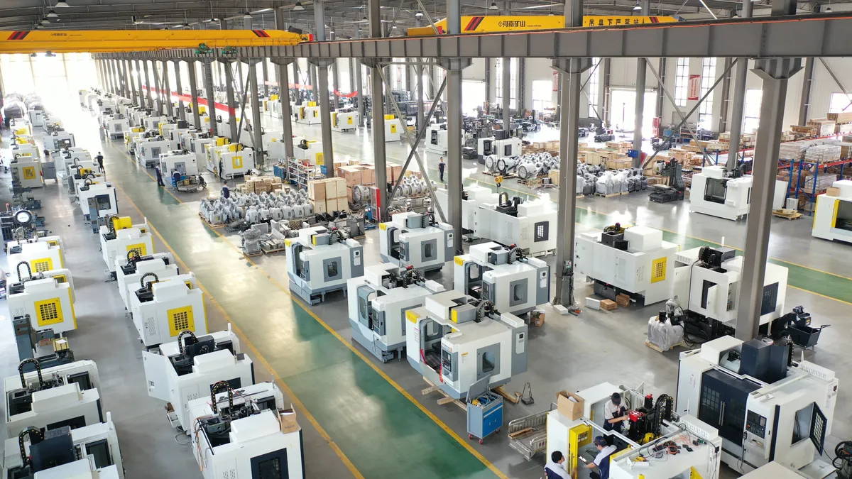 Handemo CNC área de montaje de máquinas en Tengzhou donde se montan y alinean los sistemas de guía